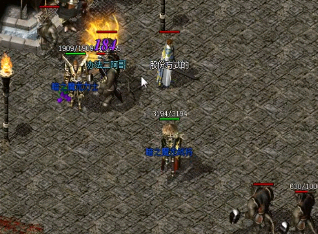 玩家的名字颜色可以显示他的善恶及pk状态